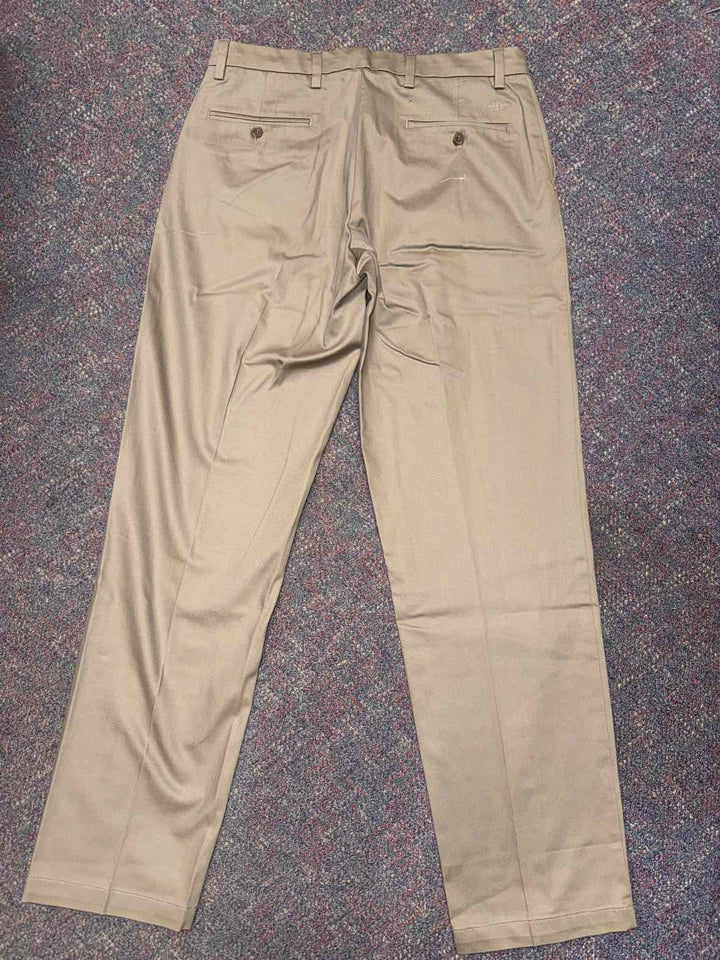 34 - Dockers Slacks