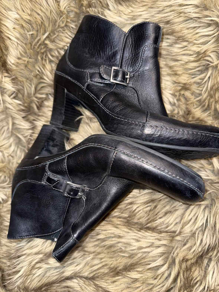 8.5 - Clarks Boots