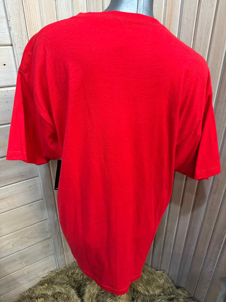 L - Stadium Essentials T-shirt
