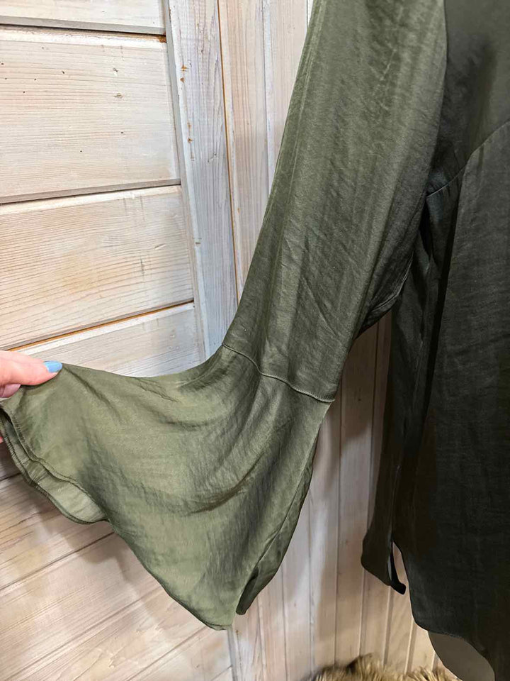 L - Simply Vera Blouse