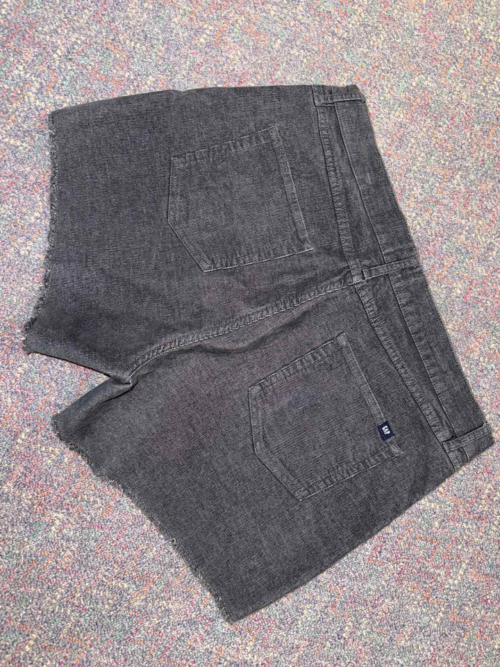 12 - Gap Shorts