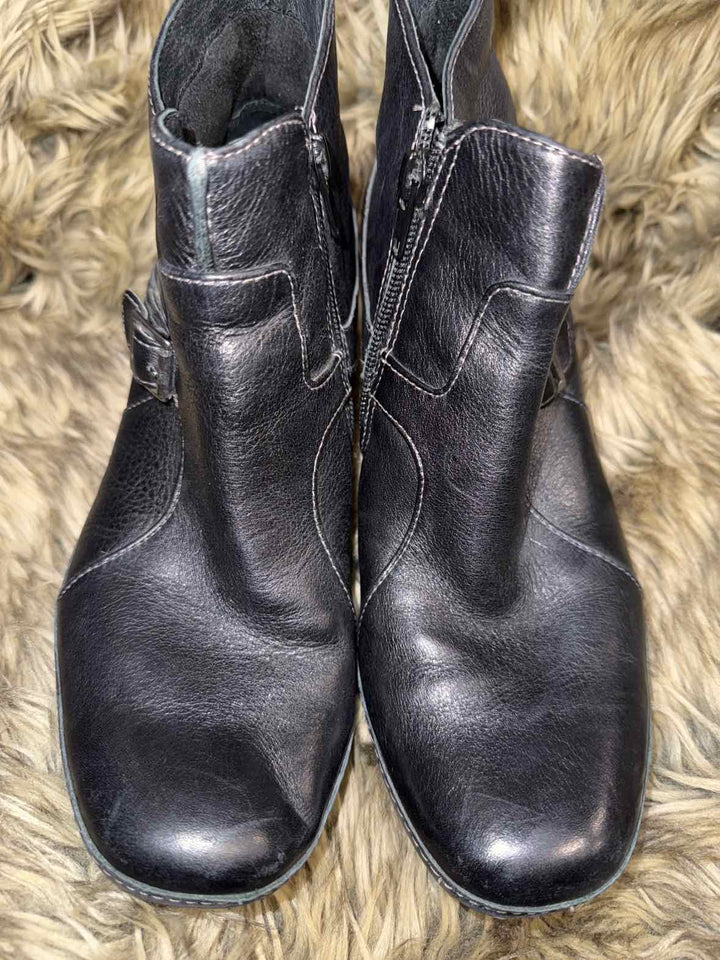 8.5 - Clarks Boots