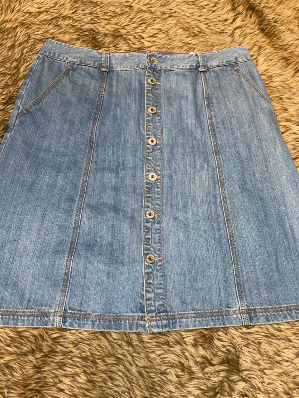 16 - Eddie Bauer Skirt