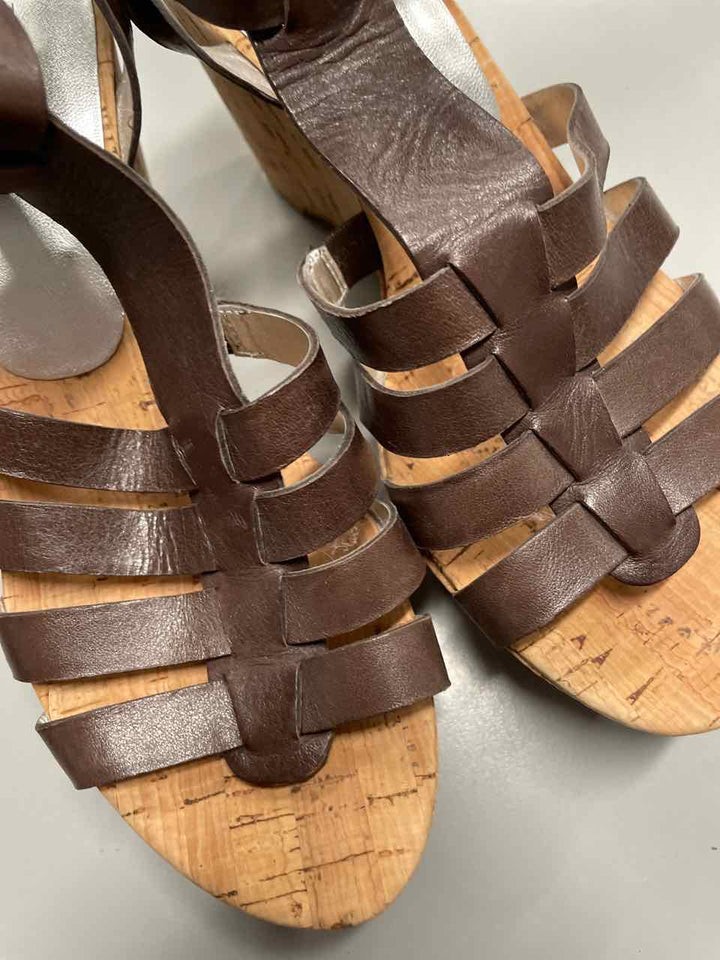 9 - Guess Sandals